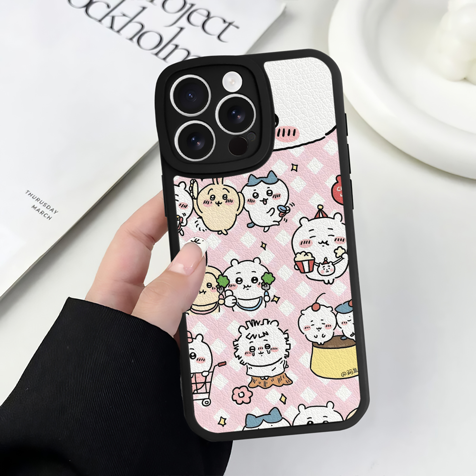 （画像用） ちいかわ Chii-kawa 【iPhone 16シリーズ対応】シリコンスマホケース（レザー調） 材質：シリコン
